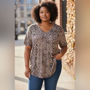 NWT Torrid Animal Print V-Neck Short Sleeve Top Size 1X